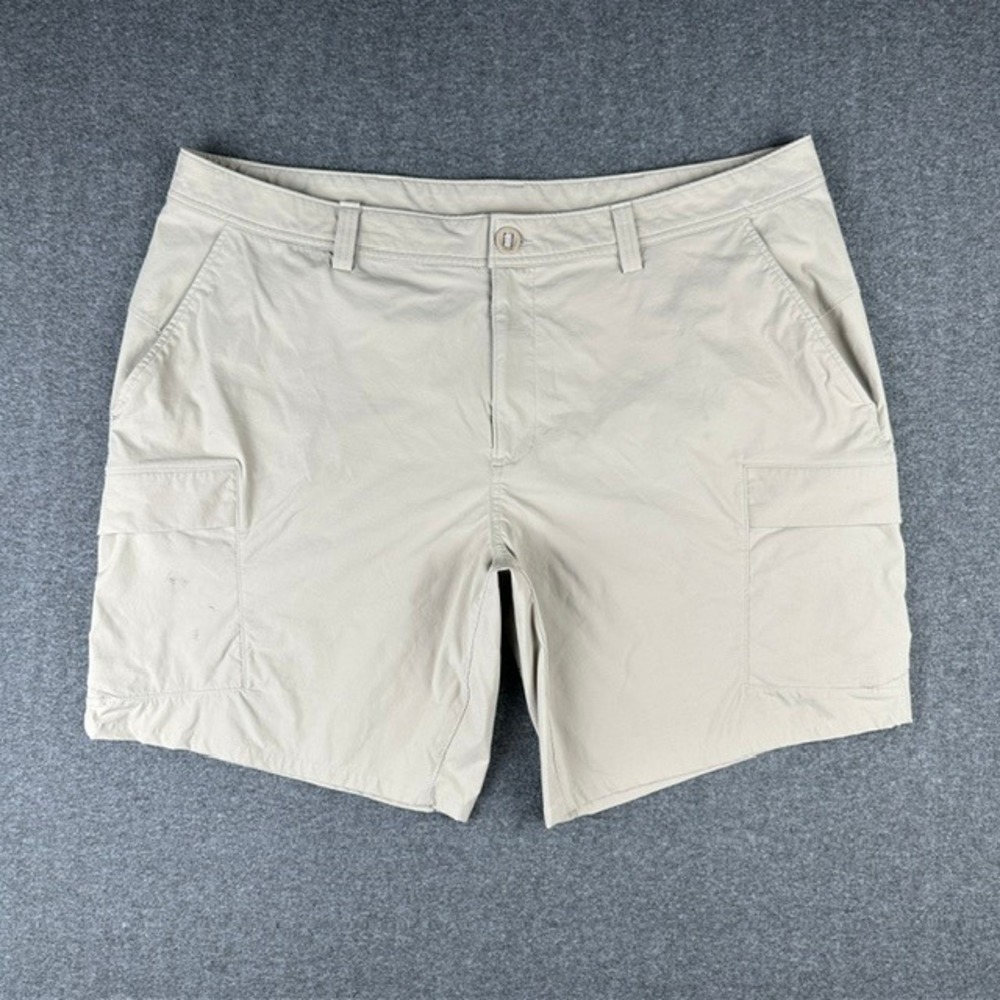 Under Armour Mens Cargo Shorts Tan Khaki Flat Front Hiking Size 42